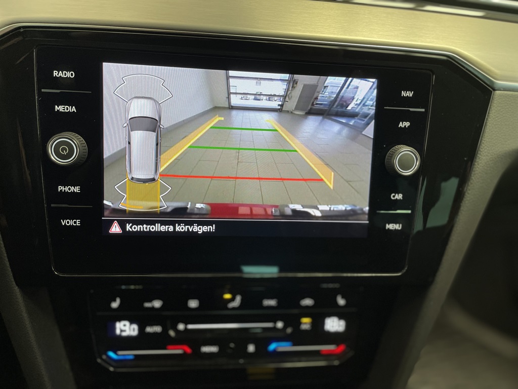 Volkswagen Passat HMG38U