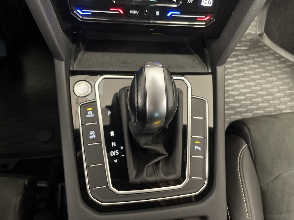 Volkswagen Passat HMG38U