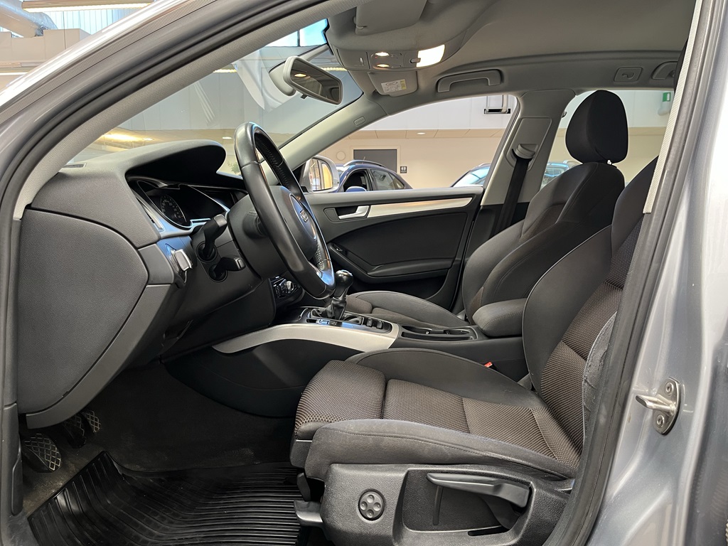 Audi A4 allroad quattro HNU263