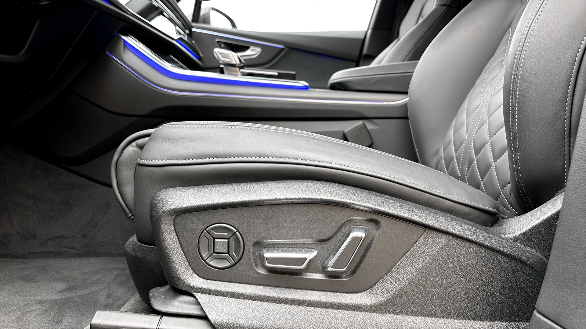 Audi Q7 TFSI e HOM79W