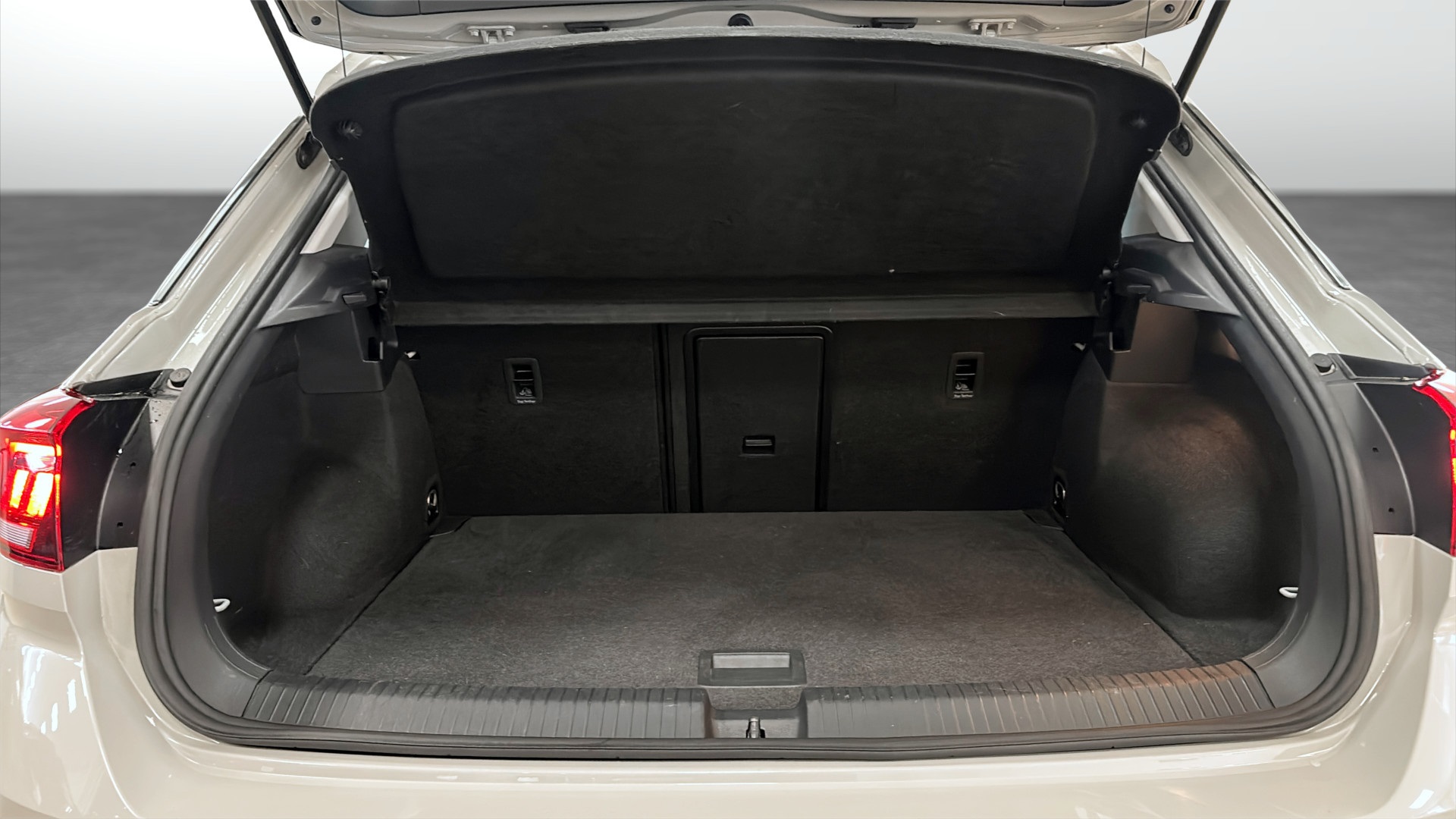 Volkswagen T-Roc HTJ01A