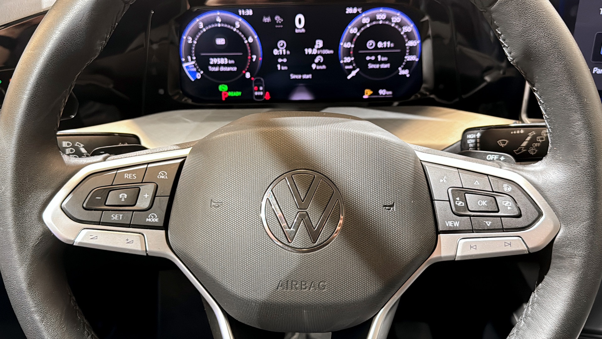 Volkswagen Golf HTJ05Z