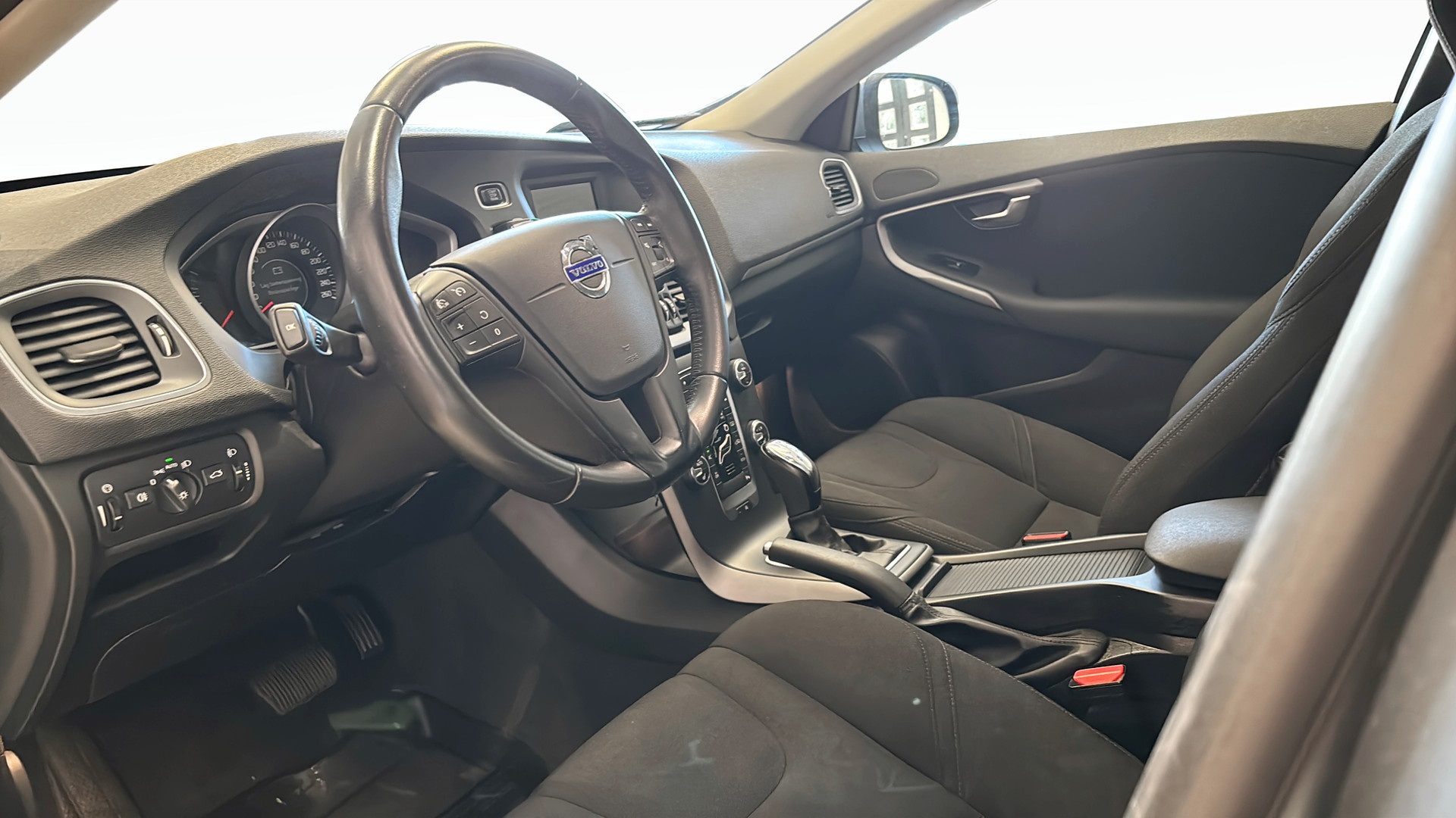 Volvo V40 HTM908