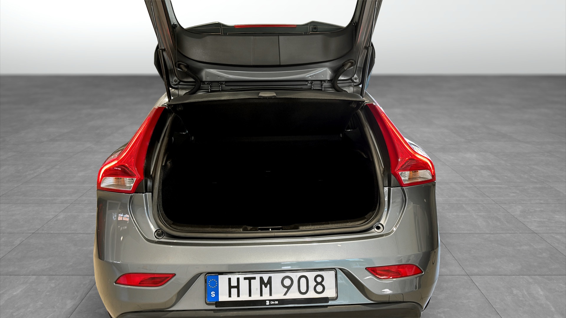Volvo V40 HTM908