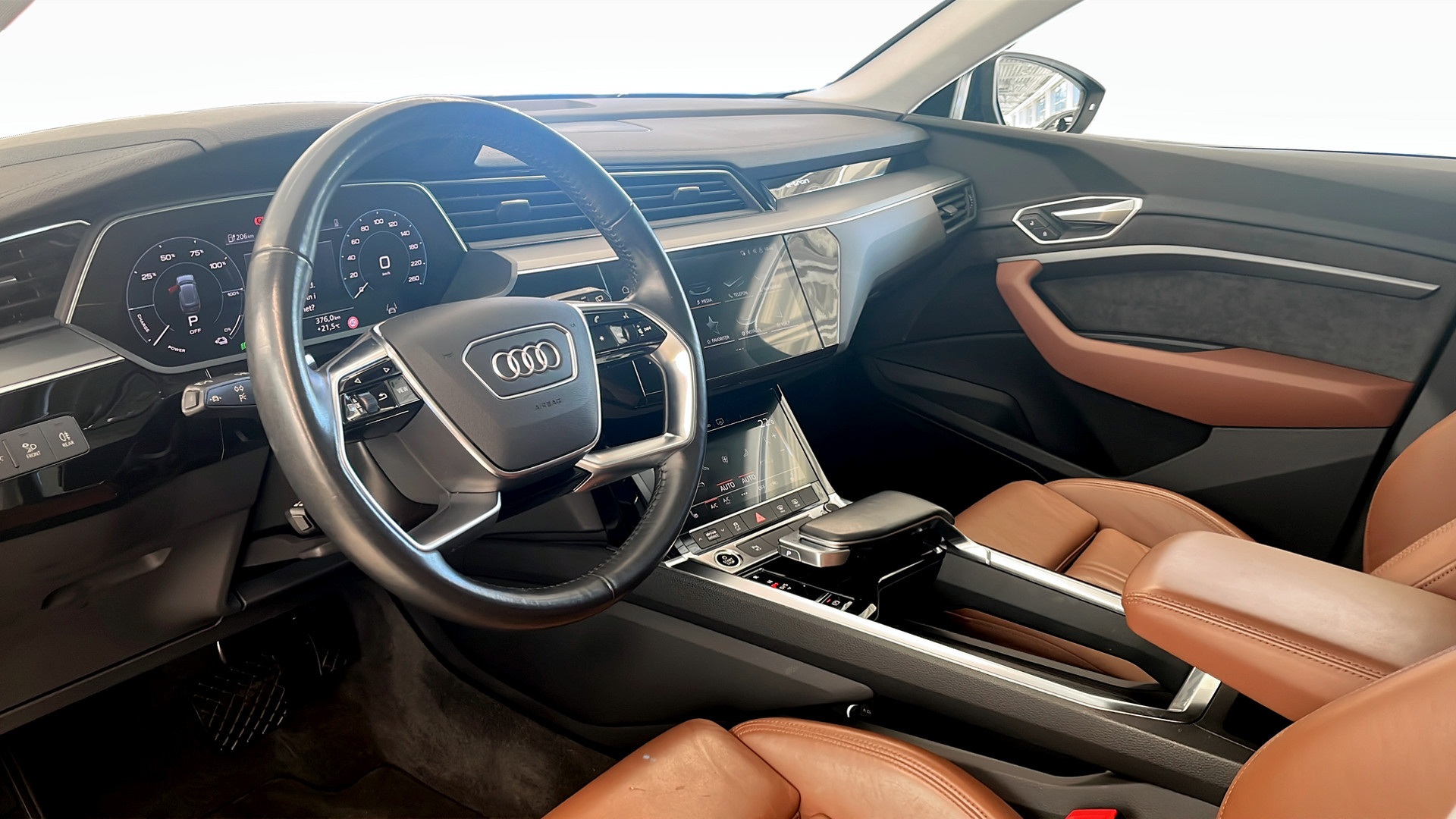 Audi e-tron HUN38C