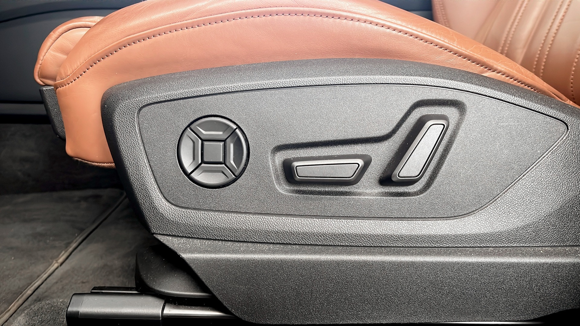 Audi e-tron HUN38C