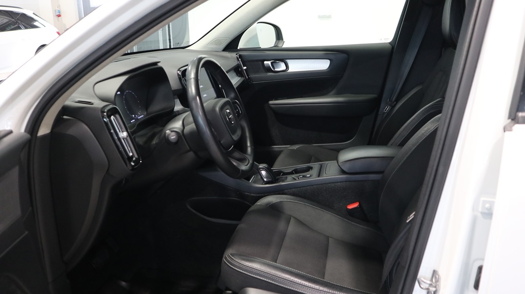 Volvo XC40 HUT98N