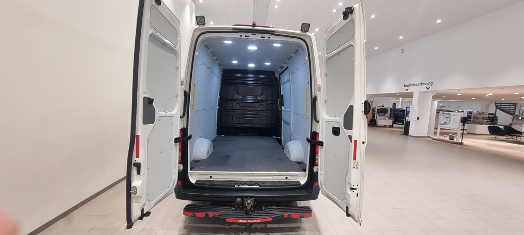 Volkswagen Crafter Skåp kort hjulbas HUX38U