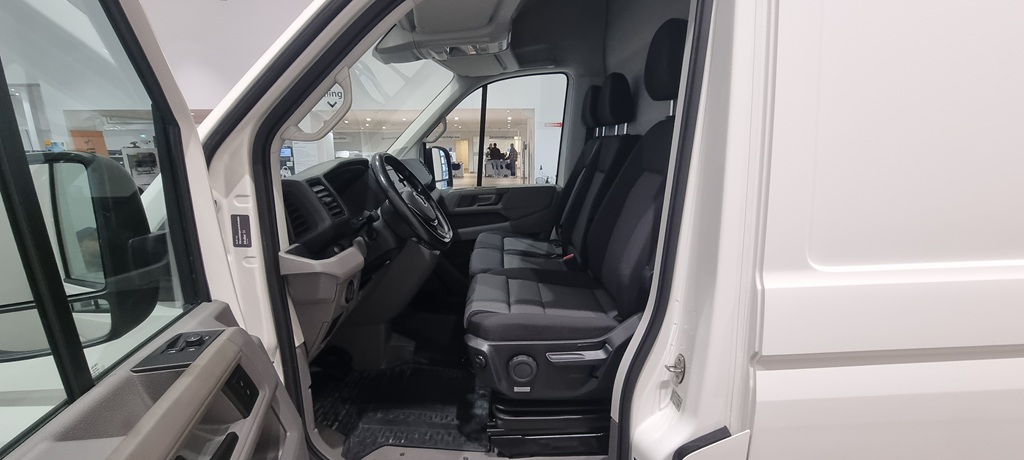 Volkswagen Crafter Skåp kort hjulbas HUX38U