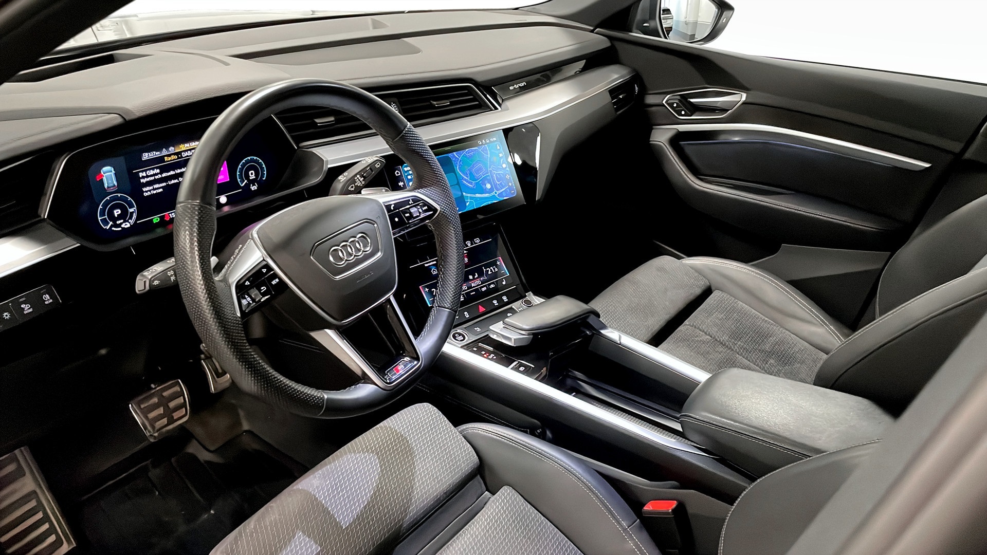 Audi Q8 e-tron HWA36R