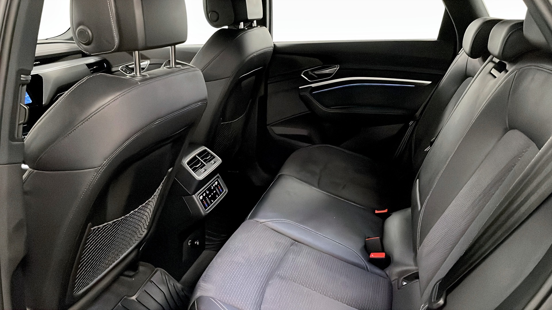 Audi Q8 e-tron HWA36R