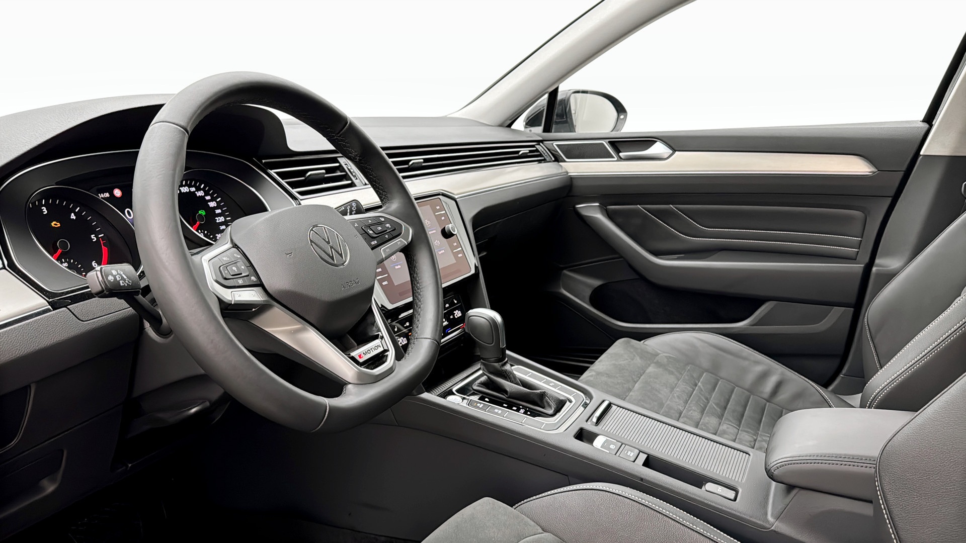 Volkswagen Passat HWK57Y
