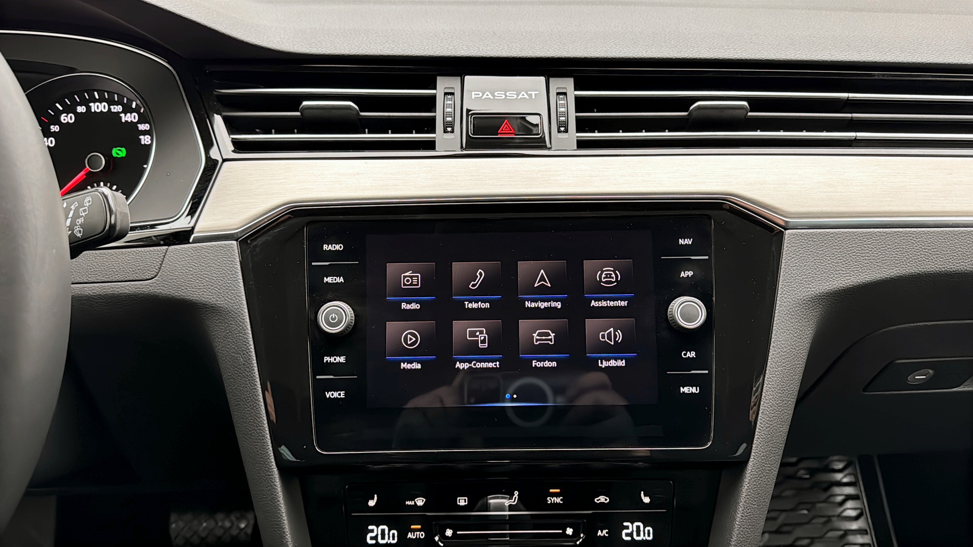 Volkswagen Passat HWK57Y