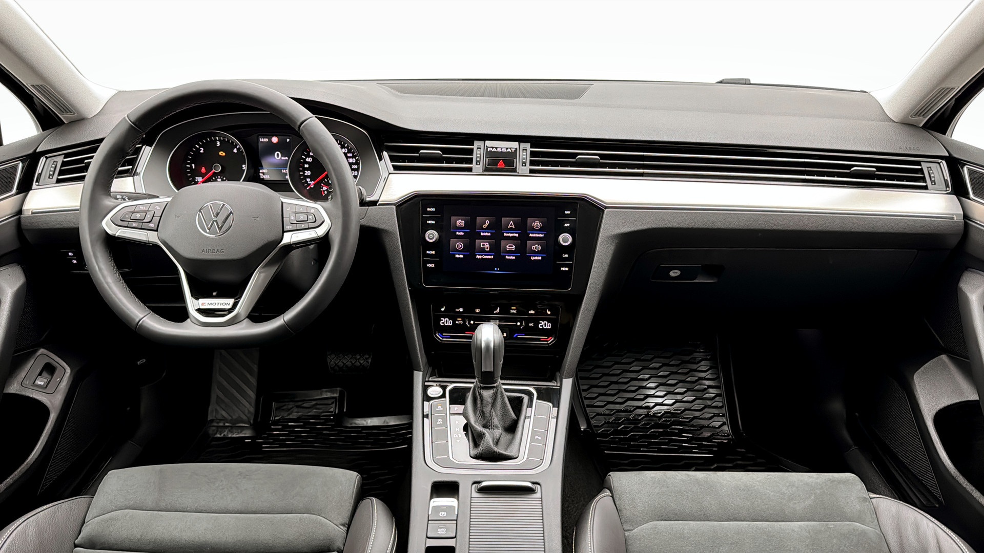 Volkswagen Passat HWK57Y