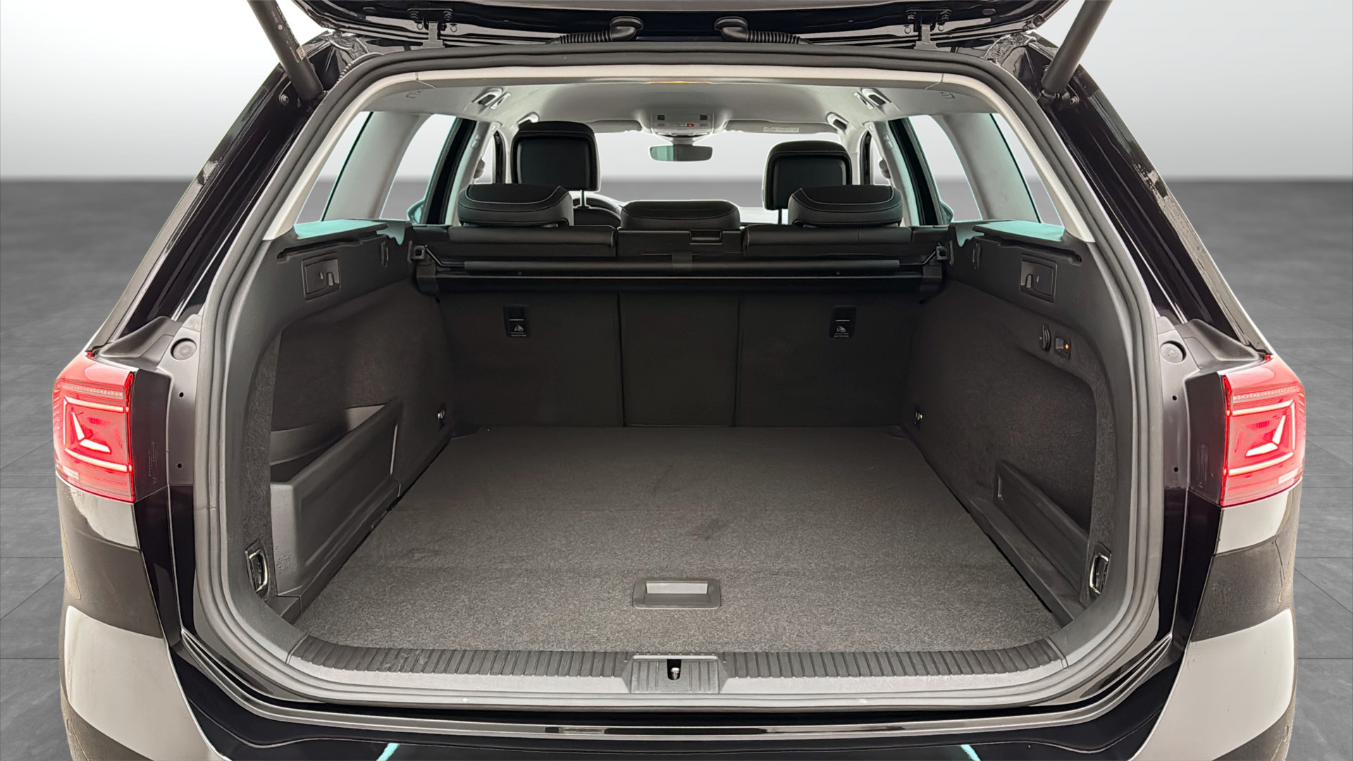 Volkswagen Passat HWK57Y