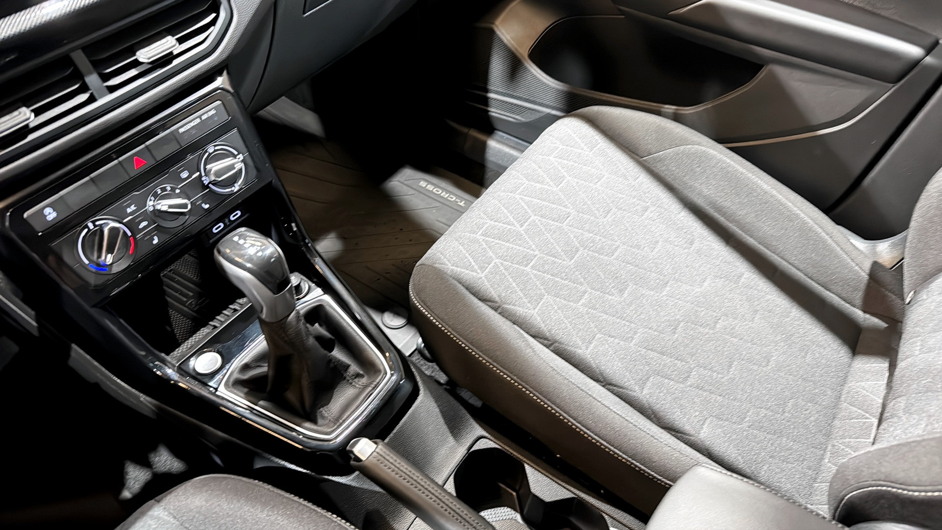 Volkswagen T-Cross HXF78Z