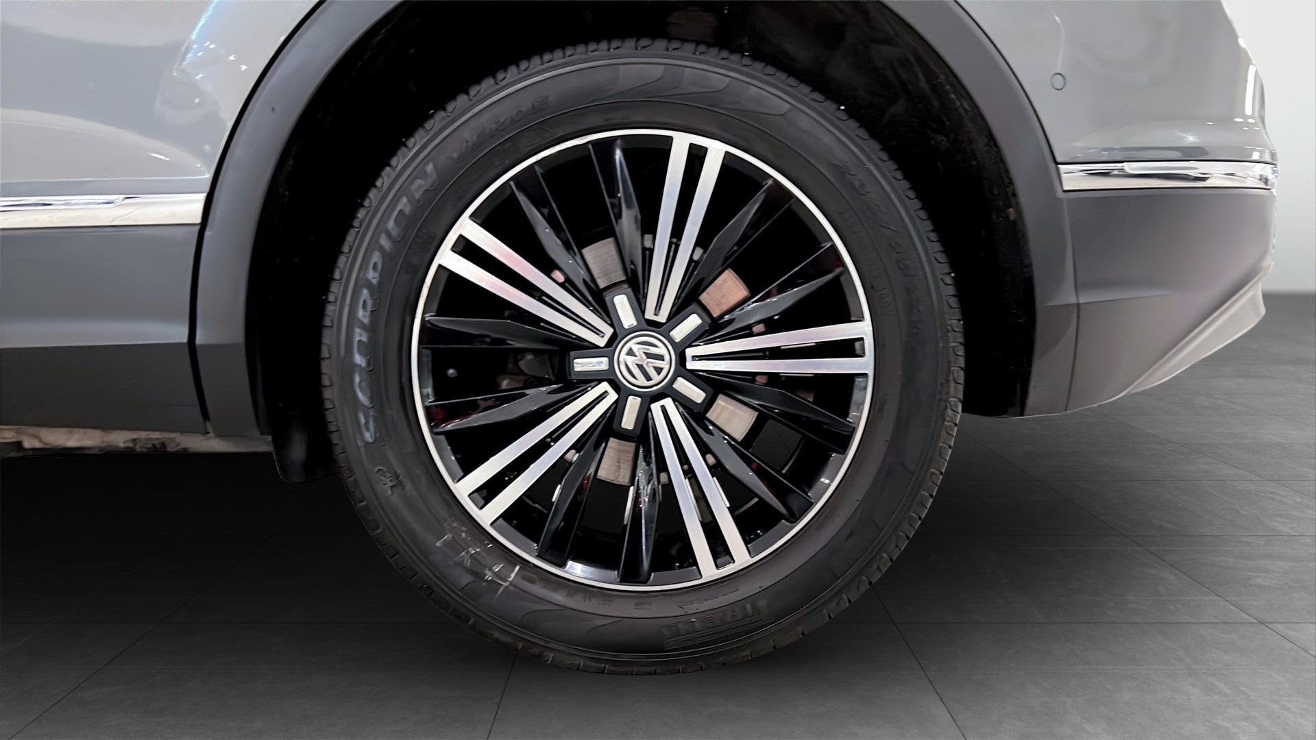 Volkswagen Tiguan HYS409