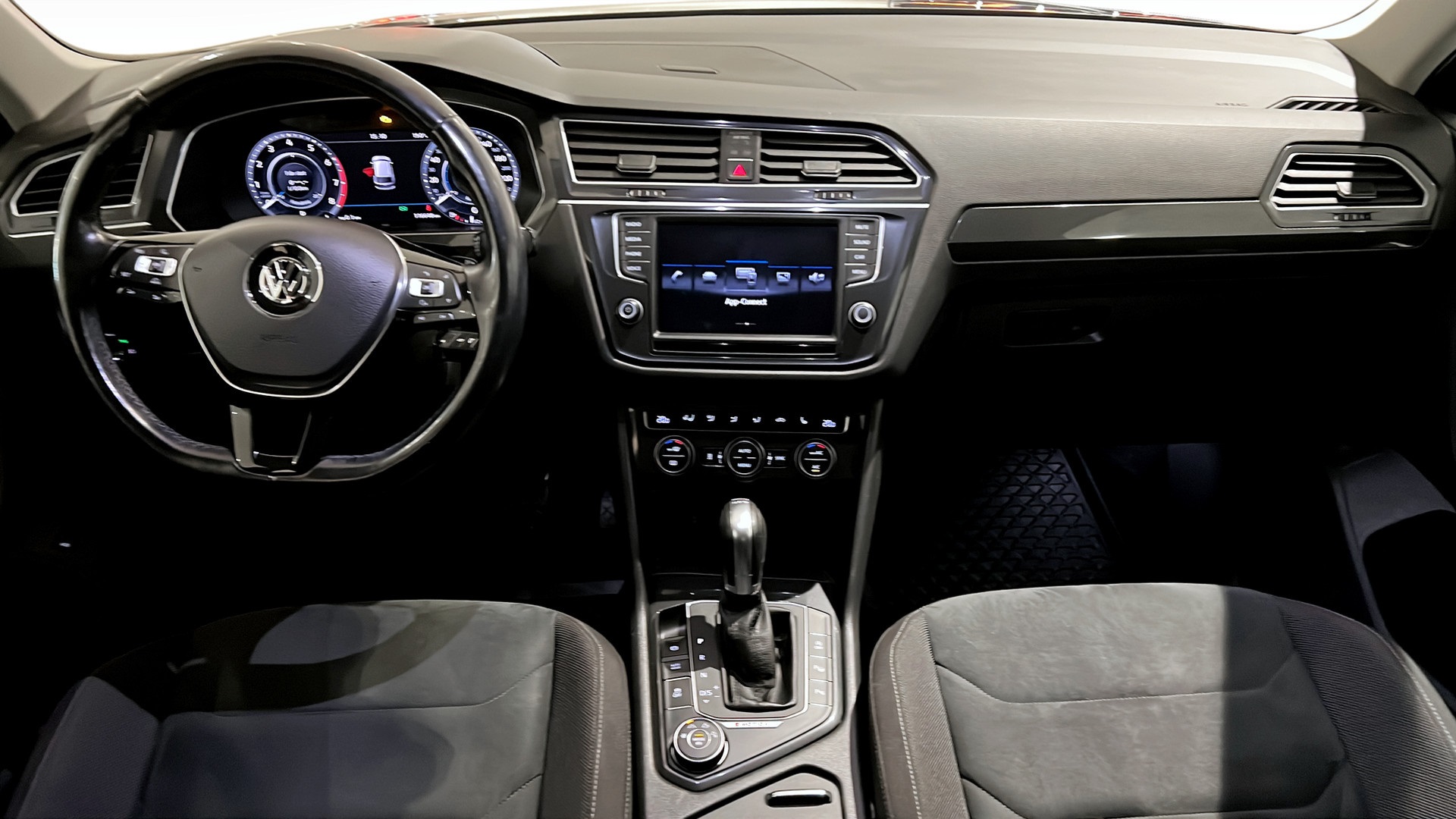Volkswagen Tiguan HYS409
