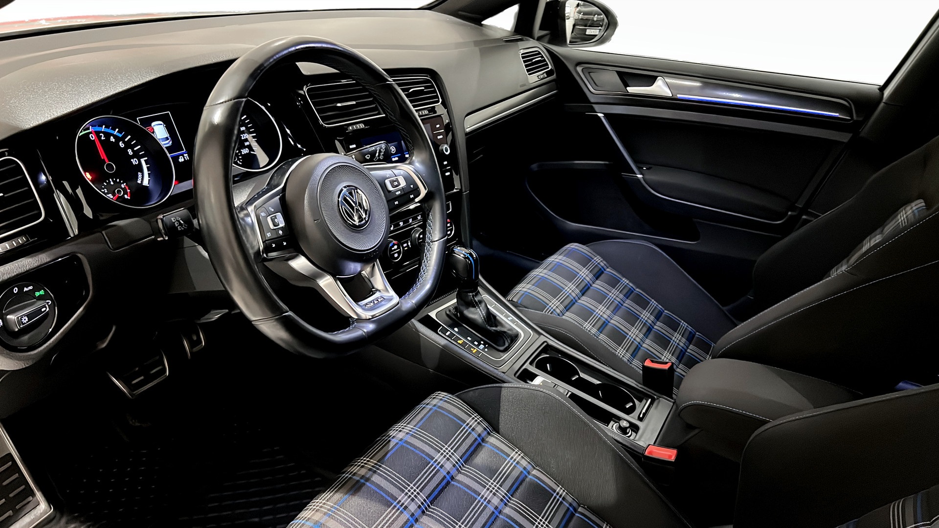 Volkswagen Golf HZO098