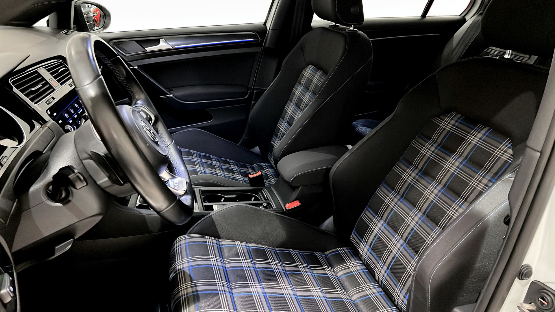 Volkswagen Golf HZO098