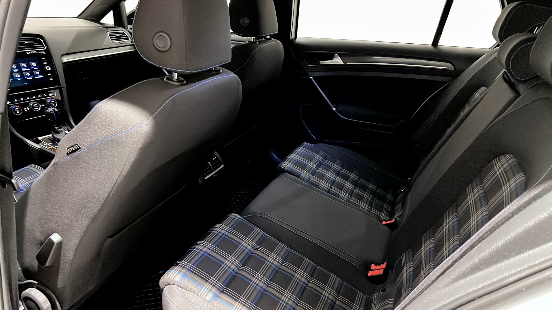 Volkswagen Golf HZO098