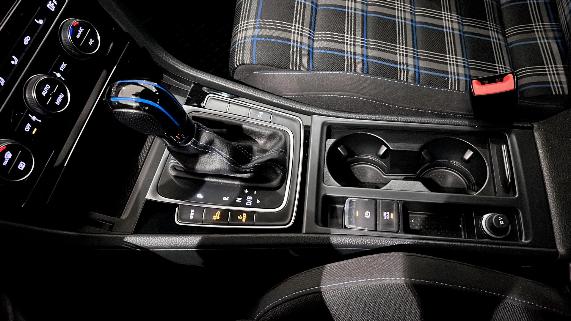 Volkswagen Golf HZO098