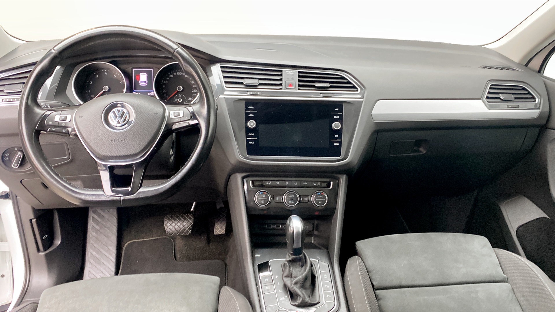 Volkswagen Tiguan JAD49M