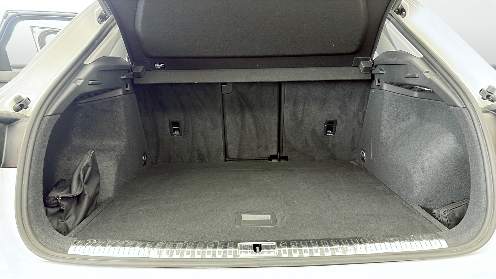 Audi Q3 JAG36F