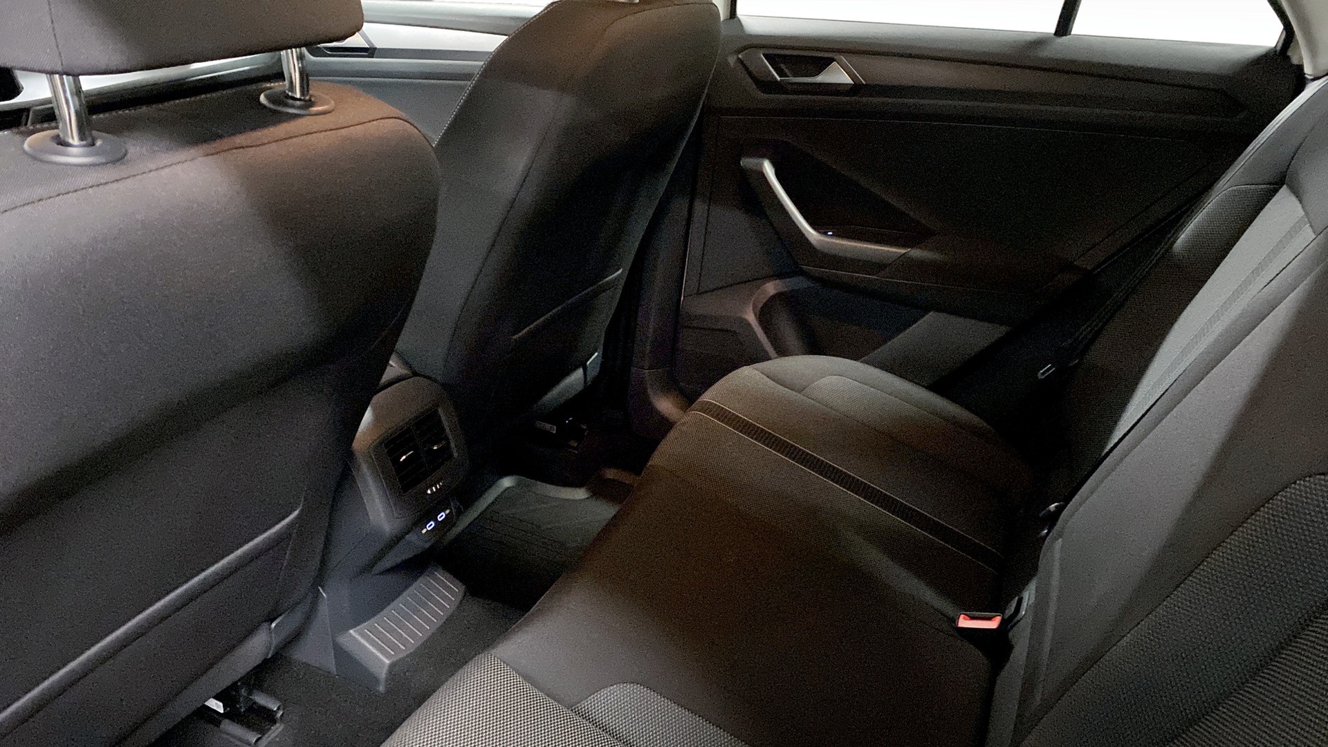 Volkswagen T-Roc JAG68N