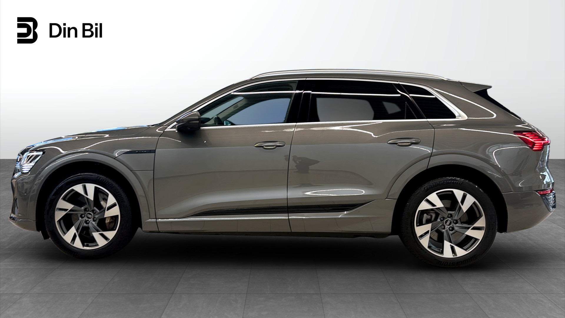 Audi Q8 e-tron JAK69T