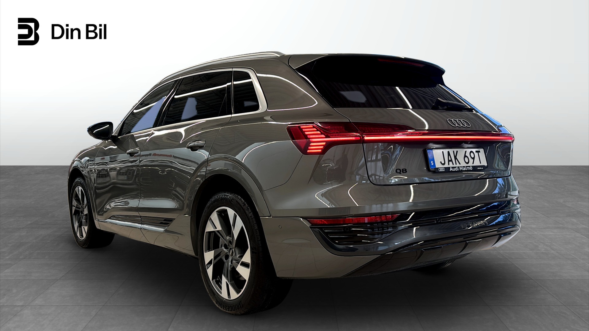 Audi Q8 e-tron JAK69T