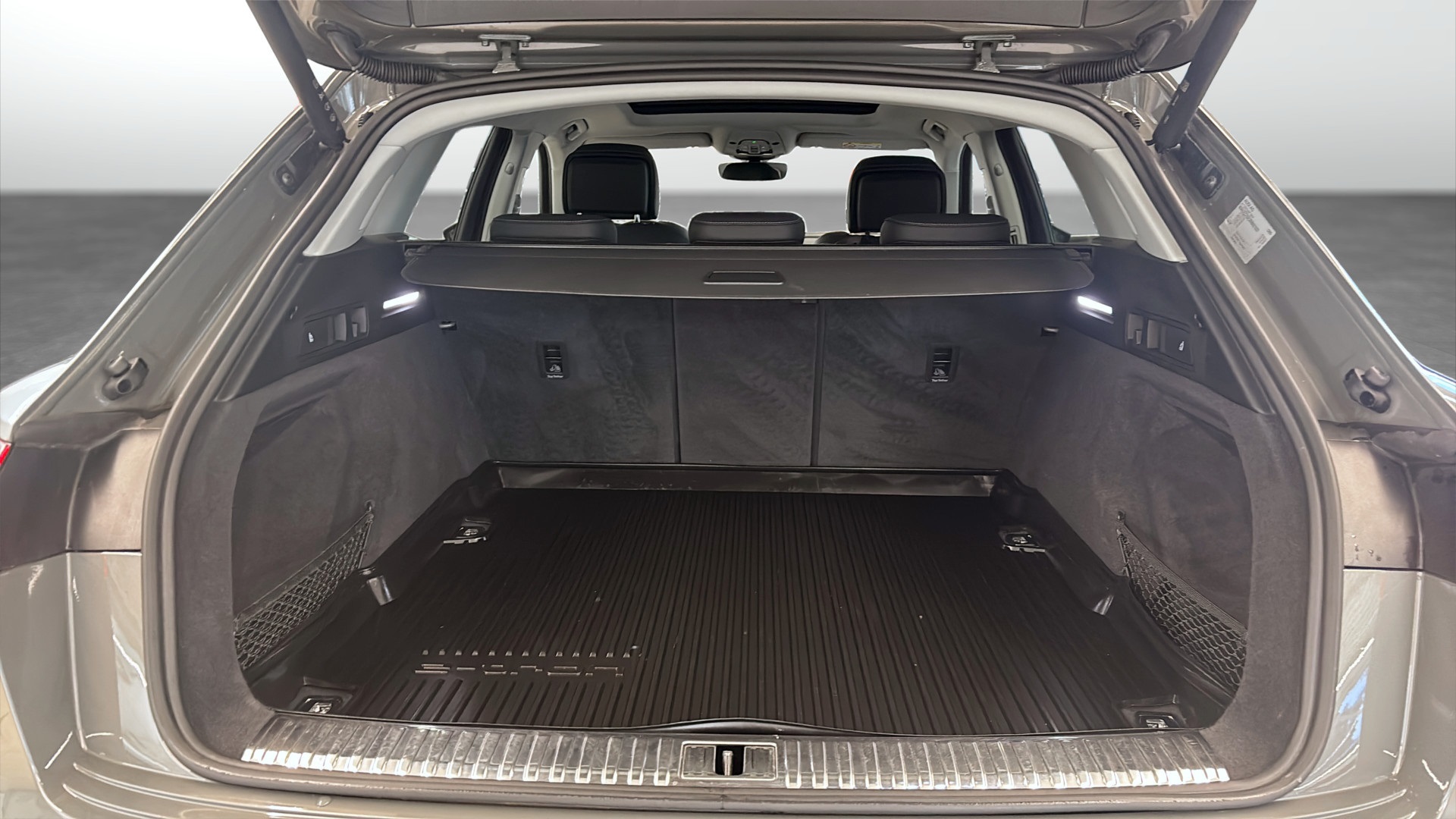 Audi Q8 e-tron JAK69T