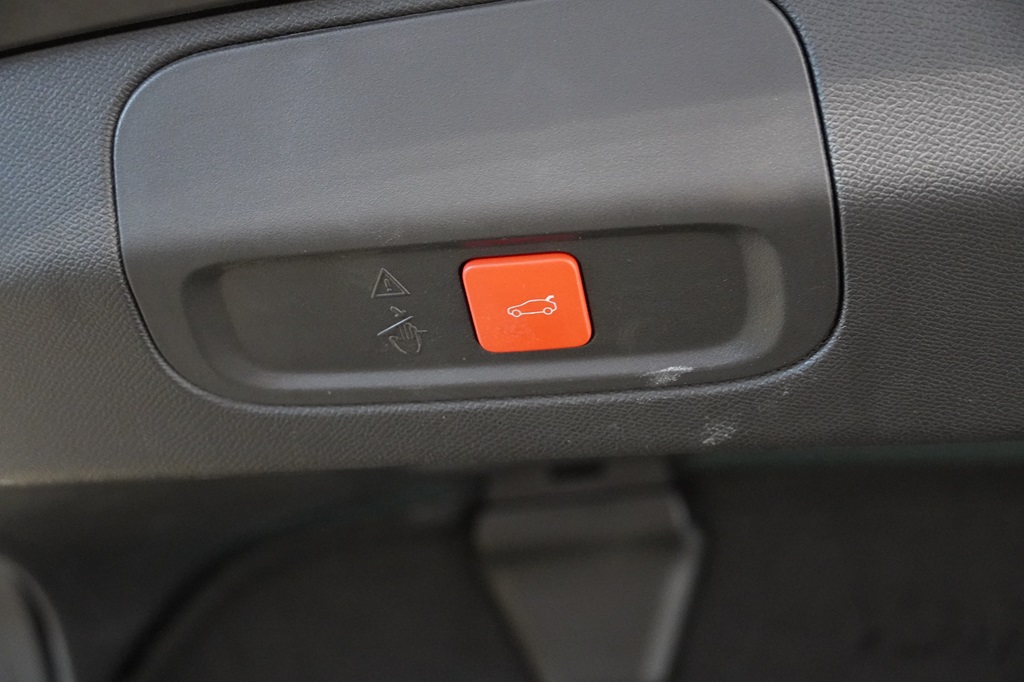 Peugeot 408 JAX46J