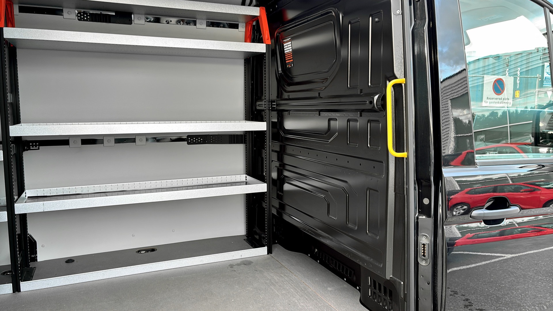 Volkswagen Crafter Skåp kort hjulbas JBF81L