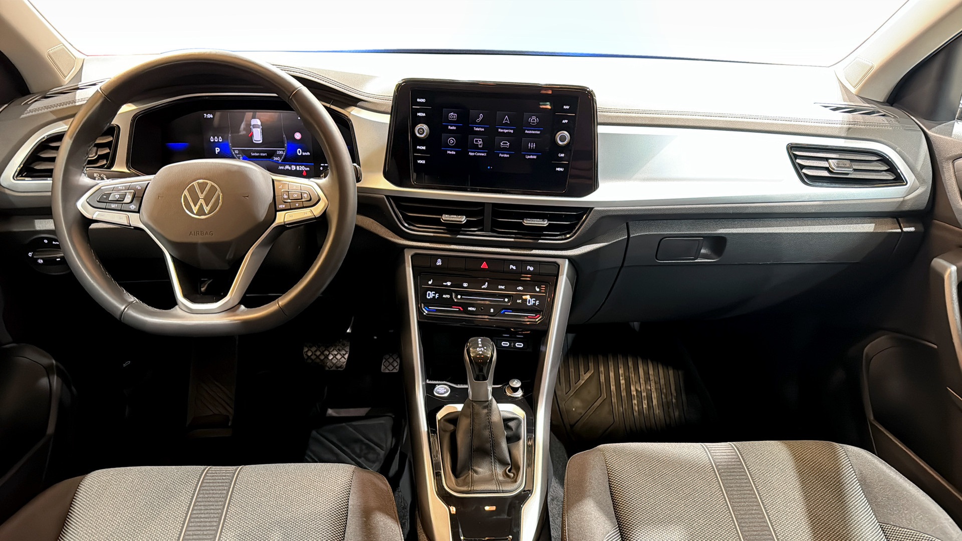 Volkswagen T-Roc JBH04E