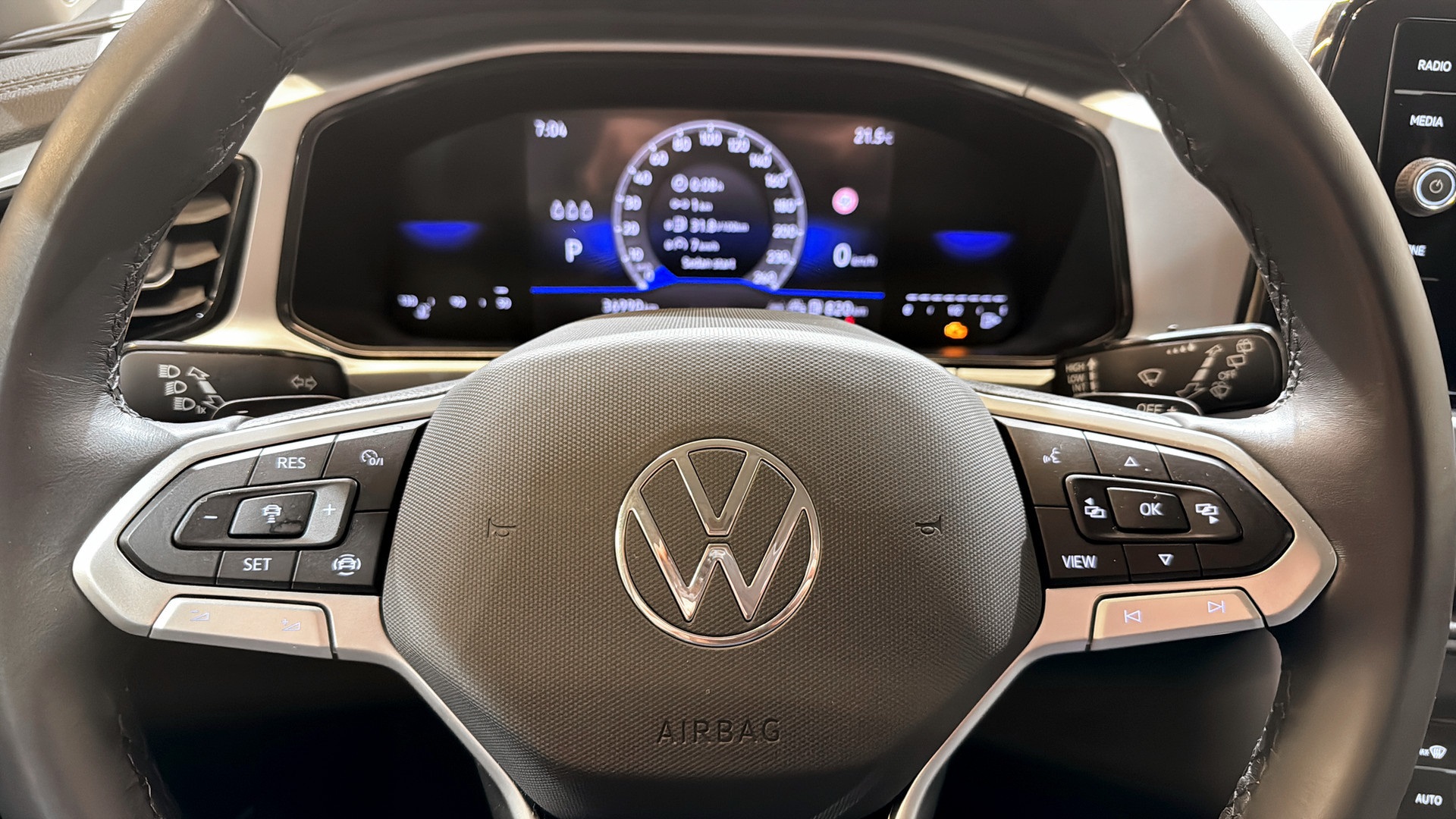 Volkswagen T-Roc JBH04E