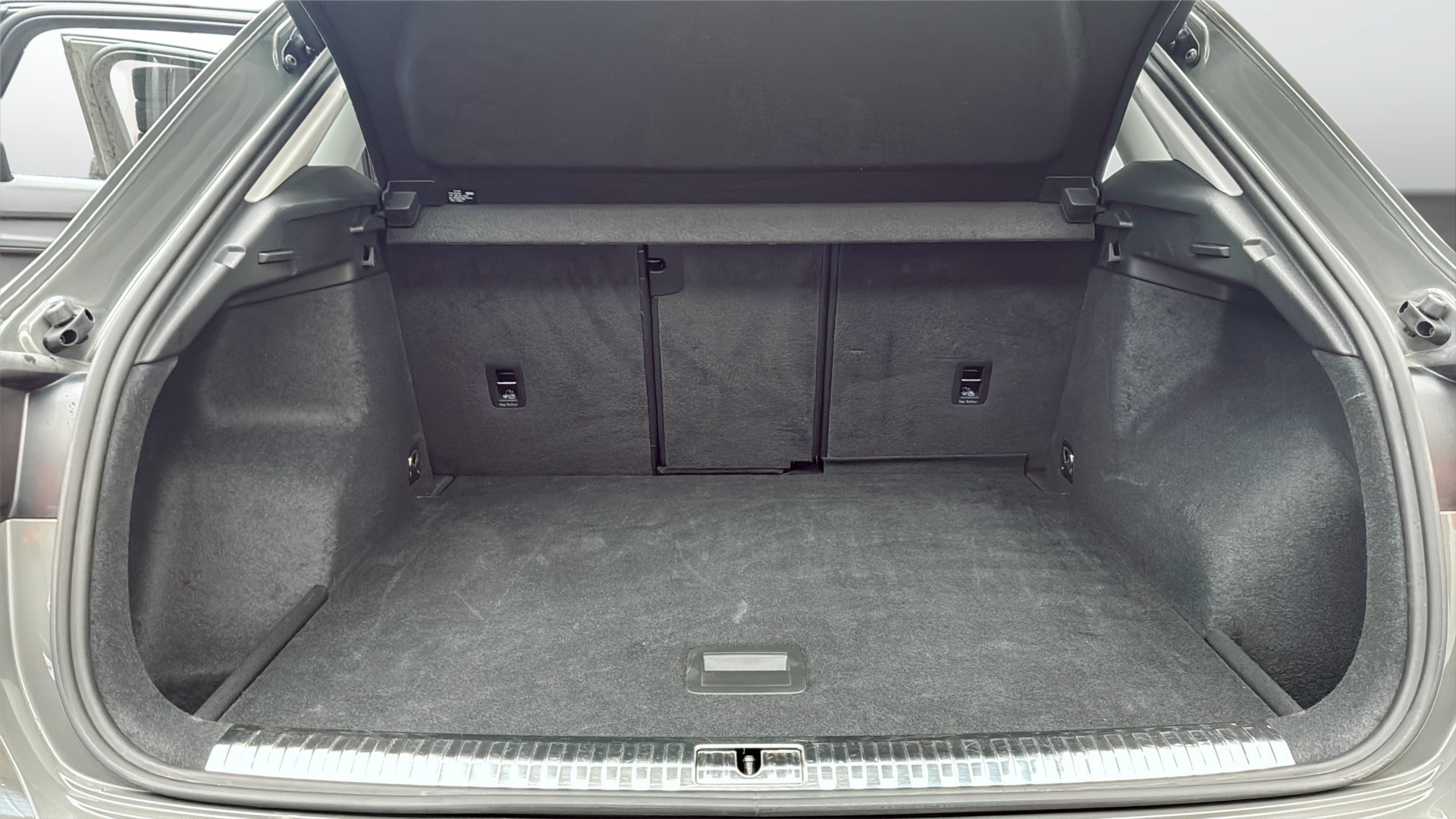 Audi Q3 JBJ93U