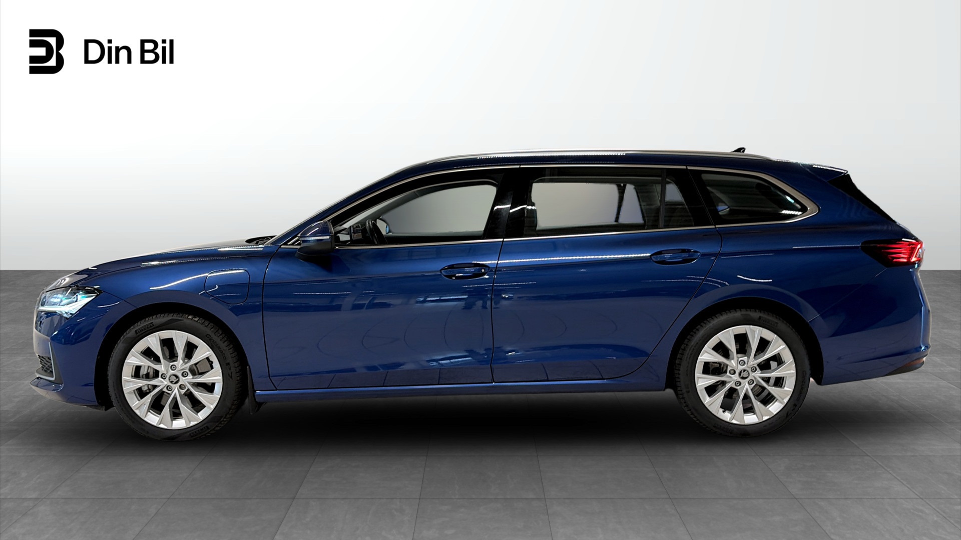 Skoda Superb Combi JBK04W