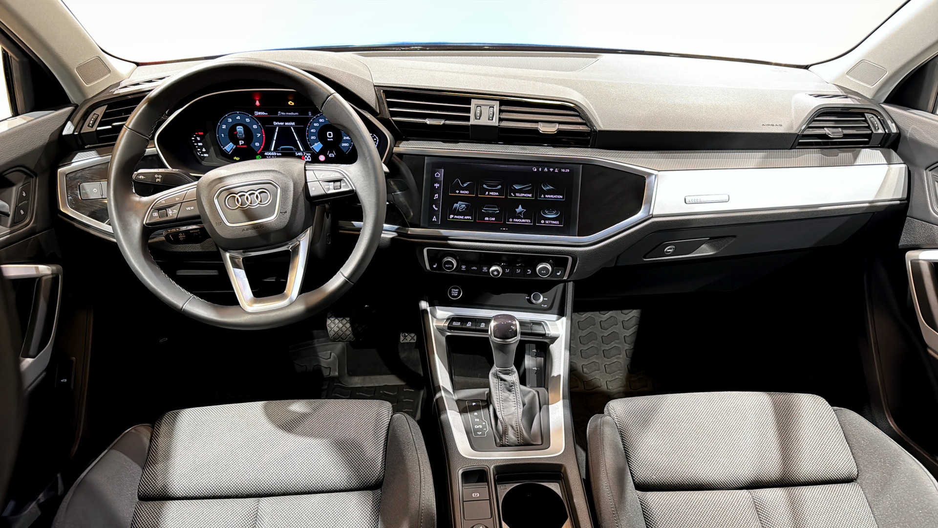 Audi Q3 JBK09P
