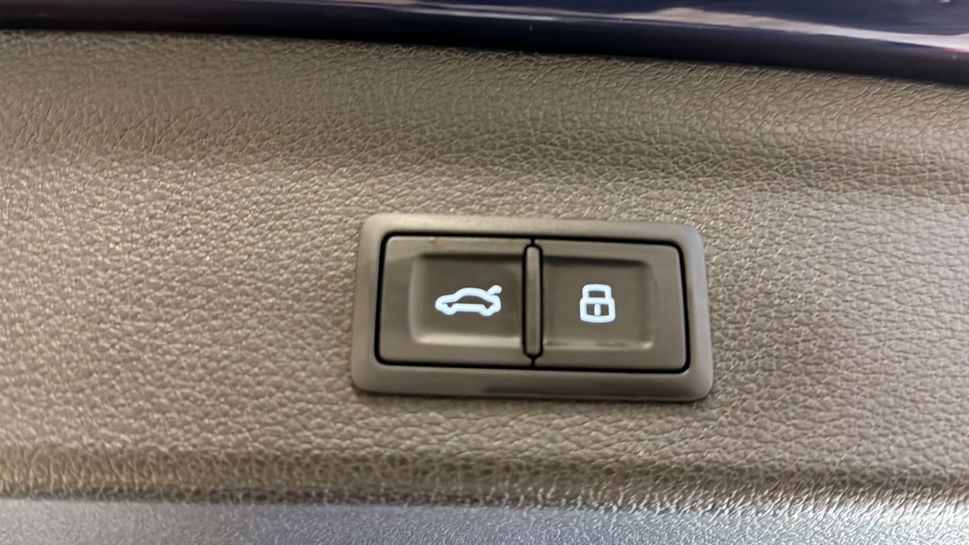 Audi Q3 JBK09P