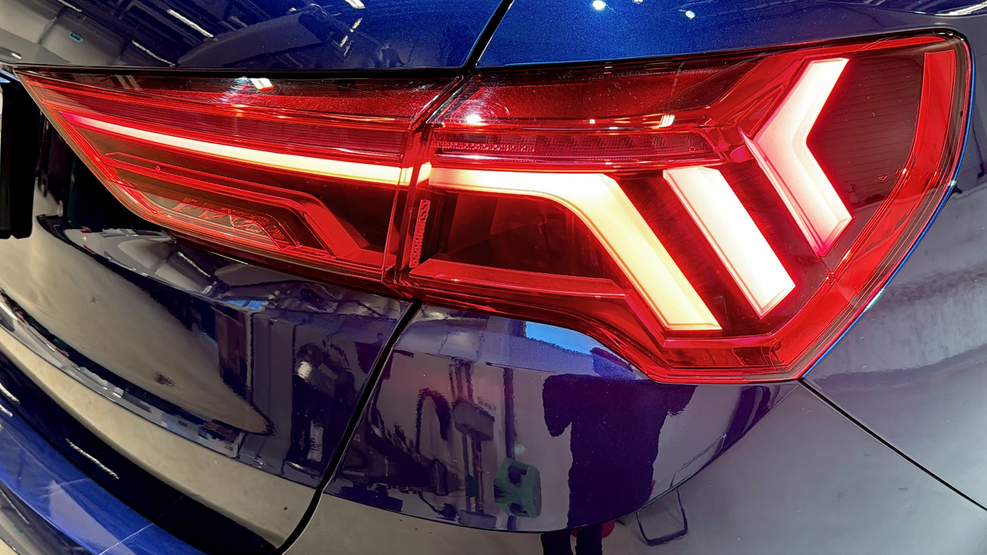 Audi Q3 JBK09P