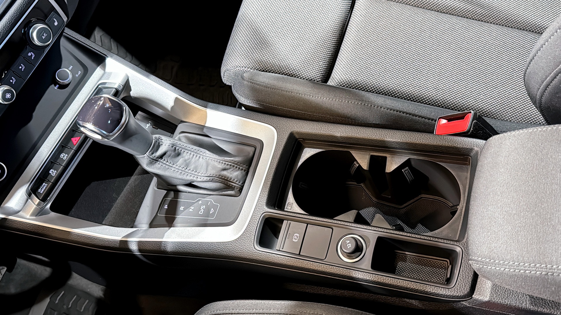 Audi Q3 JBK09P