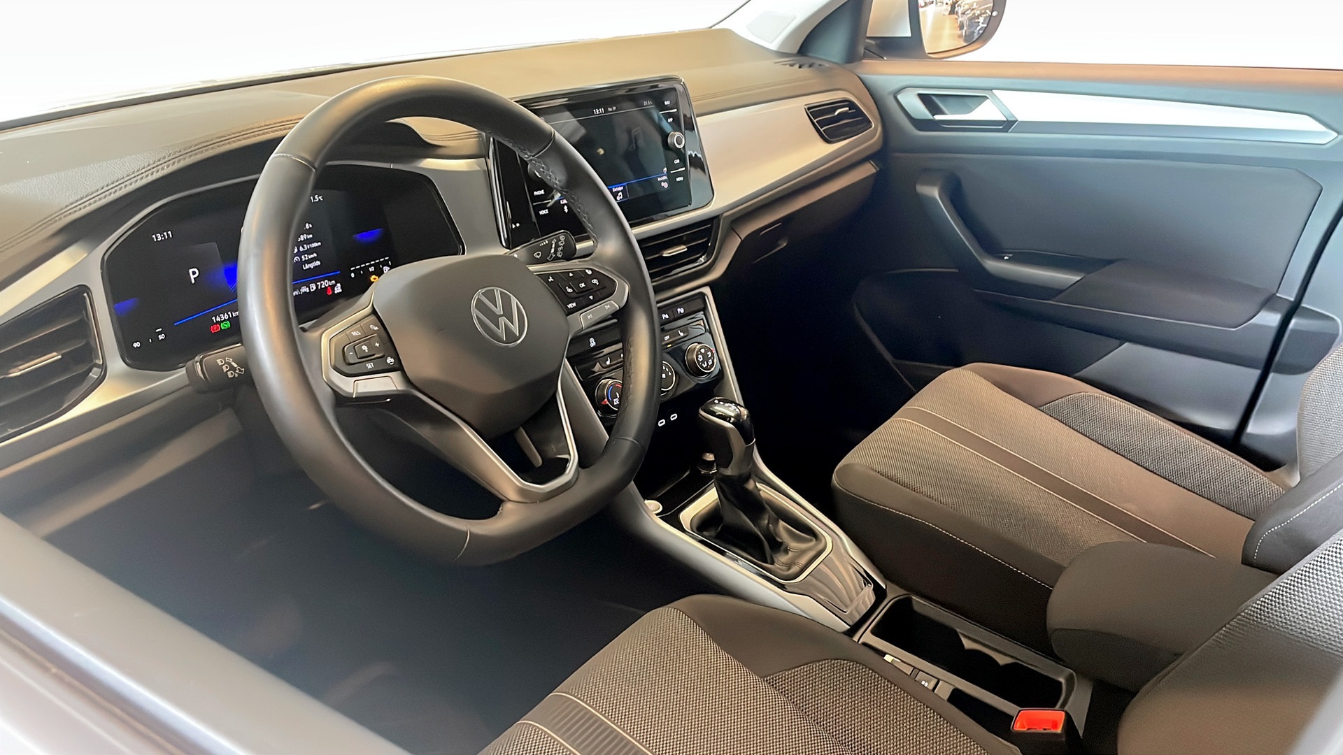 Volkswagen T-Roc JBK14E