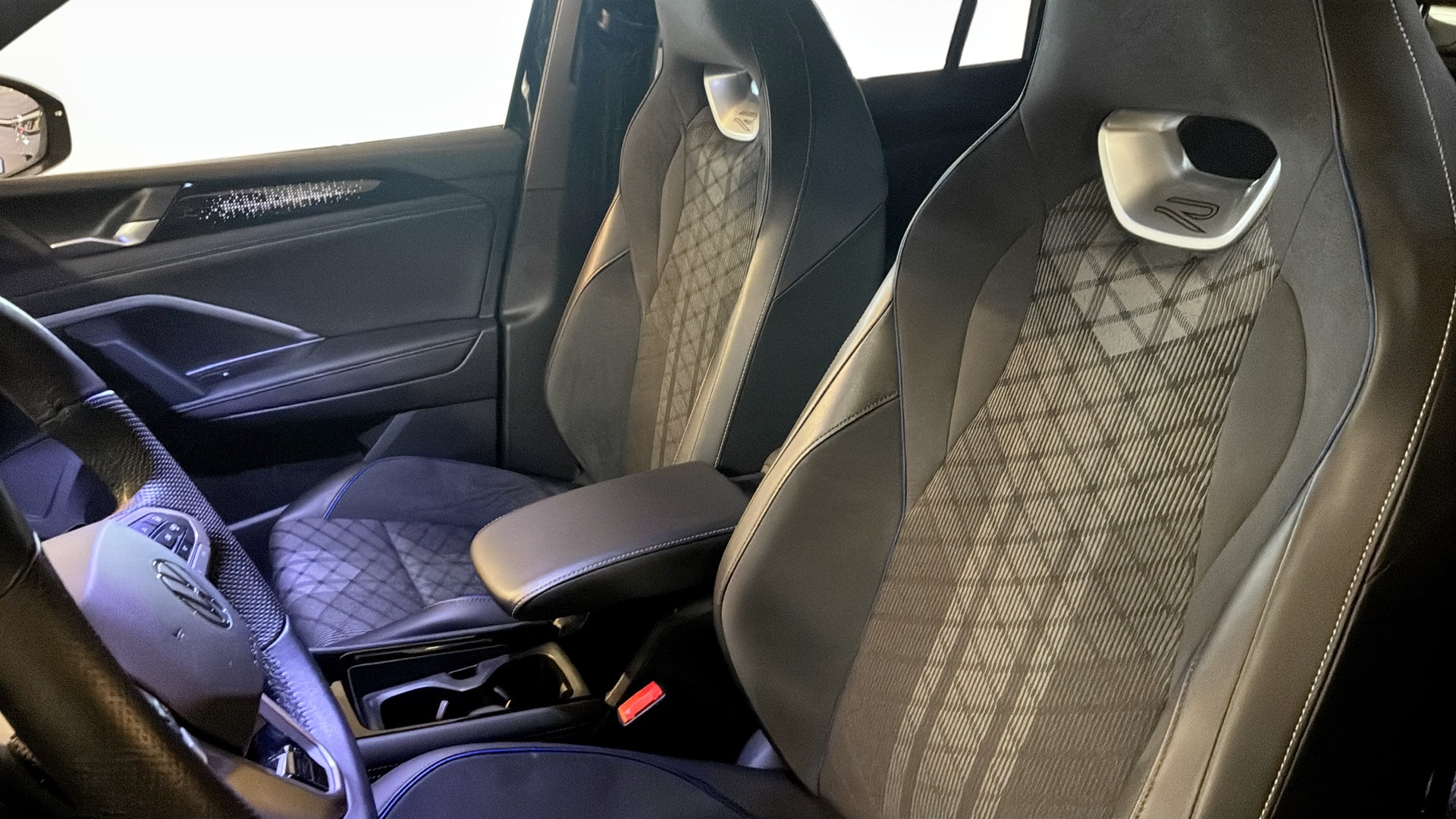 Volkswagen Tiguan JBL23W