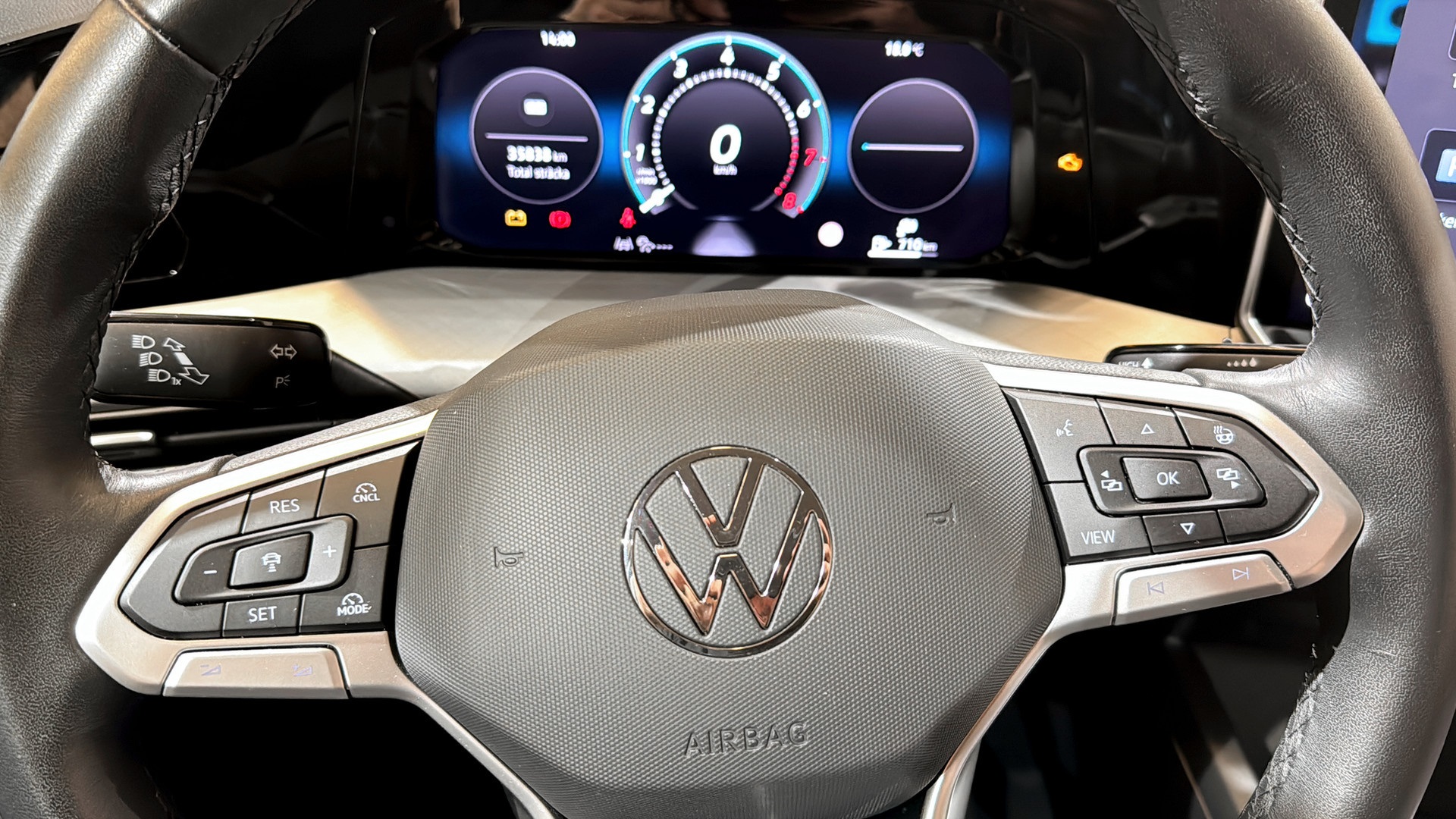 Volkswagen Golf JBL28Z