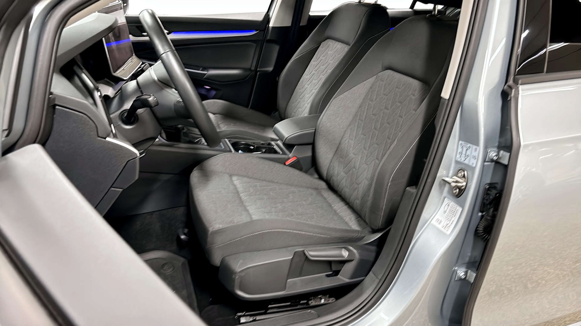 Volkswagen Golf JBL76U
