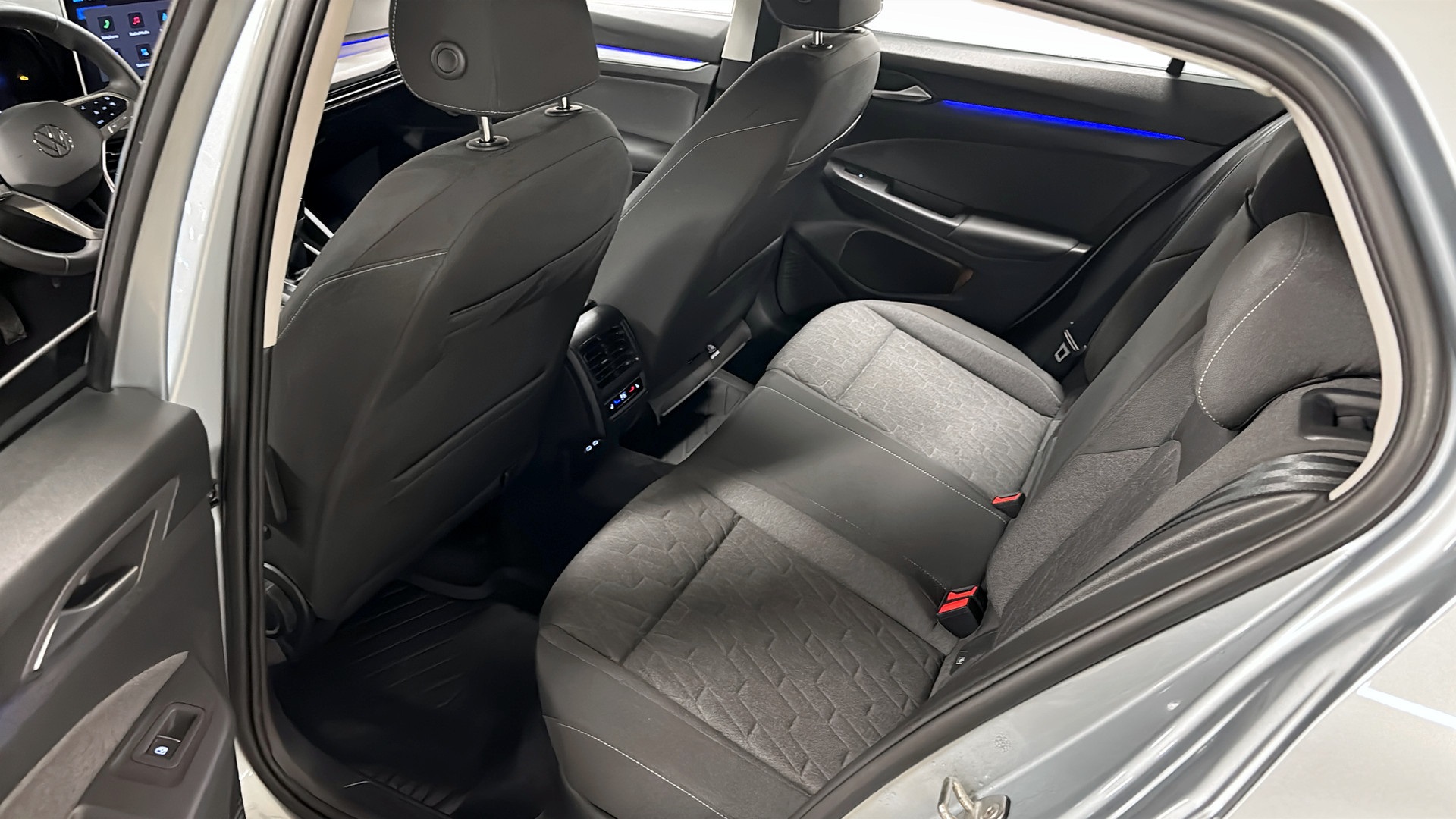 Volkswagen Golf JBL76U