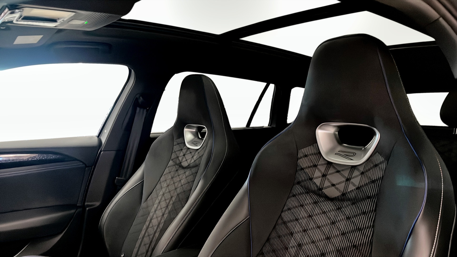 Volkswagen Passat Sportscombi JBL81P