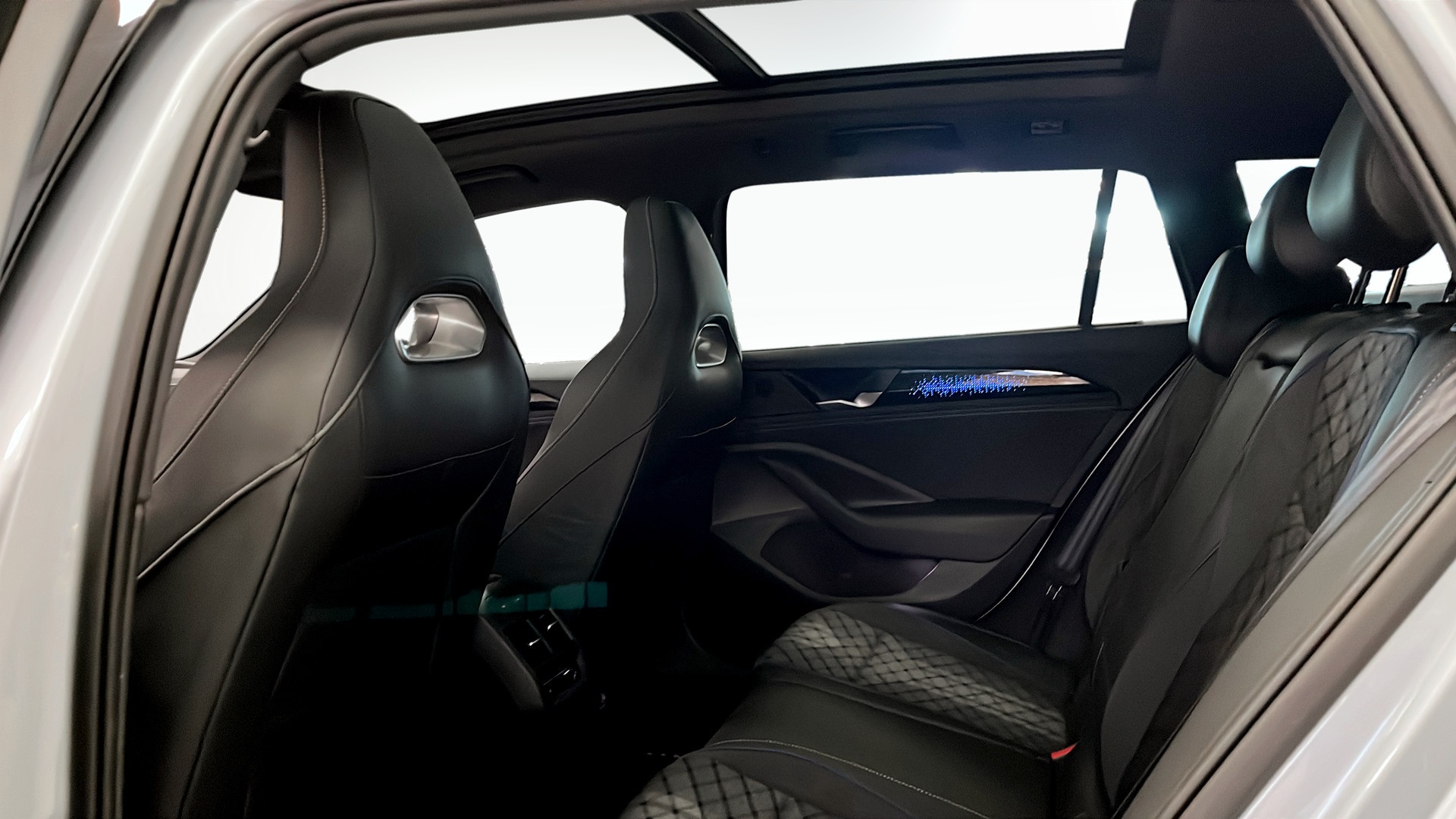 Volkswagen Passat Sportscombi JBL81P