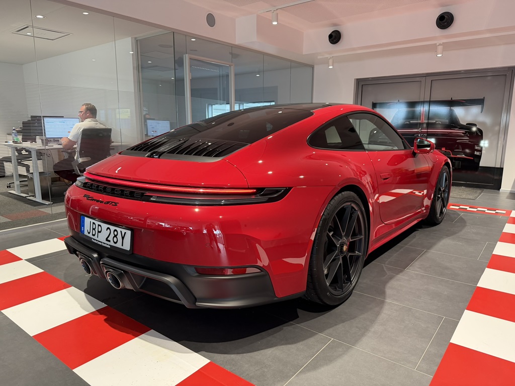 Porsche 911 Carrera JBP28Y